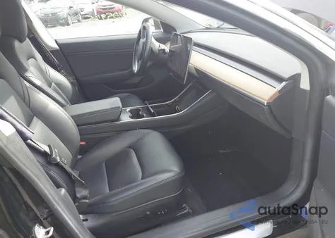 2018 Tesla Model 3 Long Range/Mid Range z USA, uszkodzony, nr VIN 5YJ3E1EA6JF021041